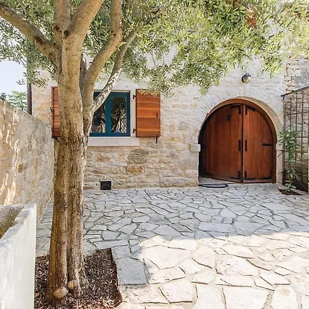 2 Bedroom Beautiful In